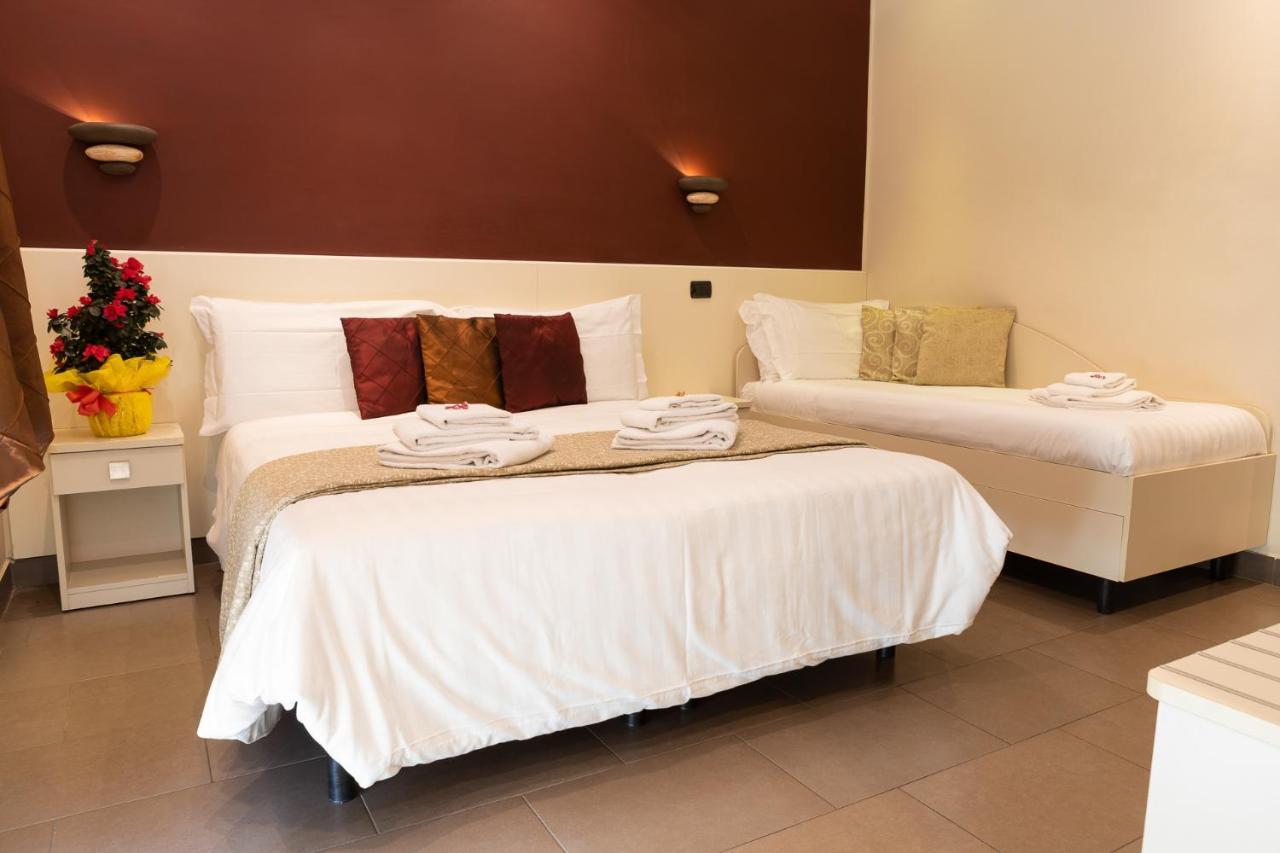 Il Piccolo Piacenza Hotel Bagian luar foto