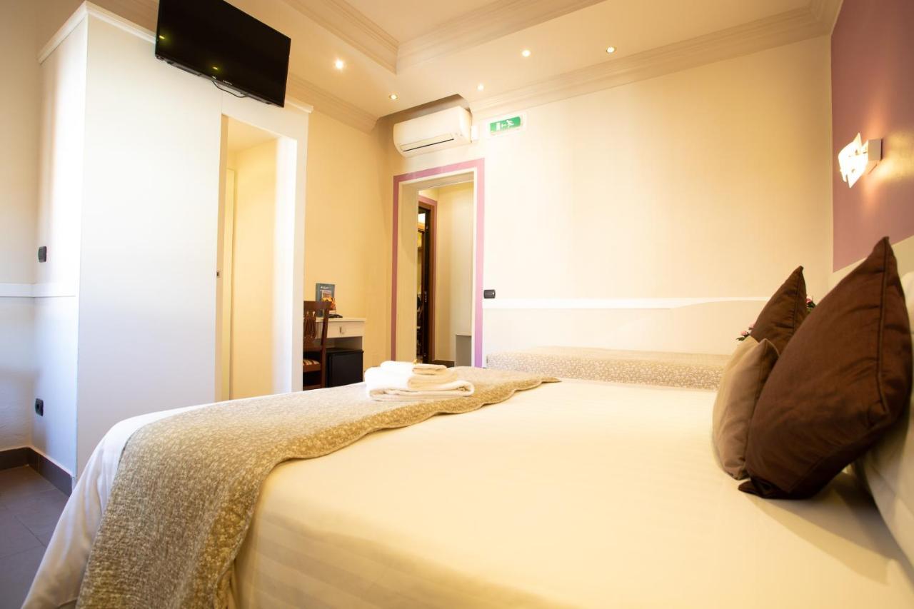 Il Piccolo Piacenza Hotel Bagian luar foto