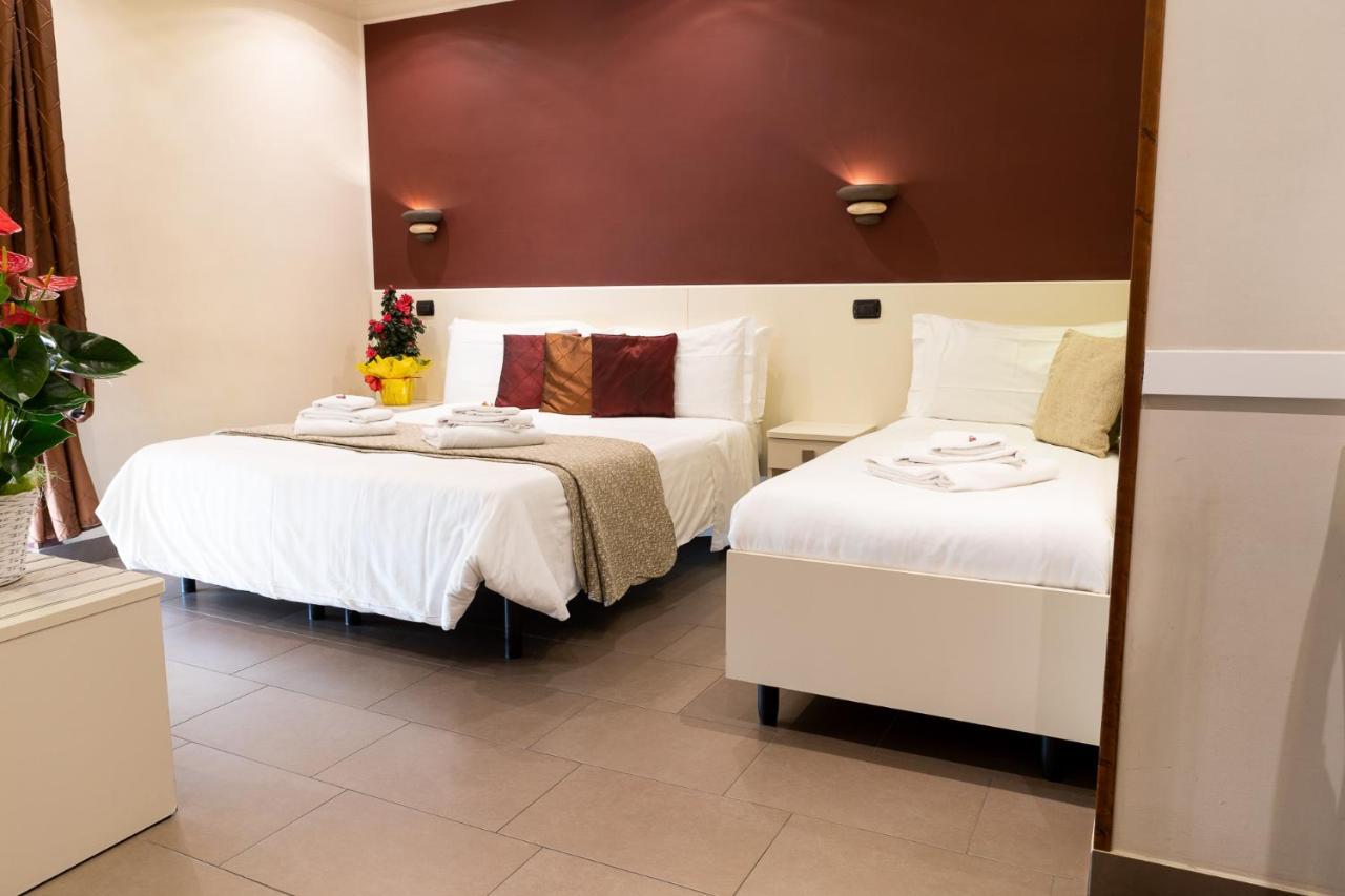 Il Piccolo Piacenza Hotel Bagian luar foto