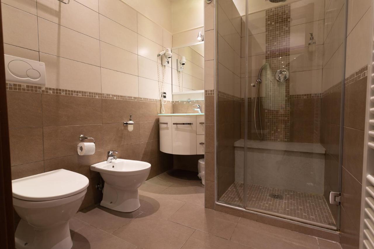 Il Piccolo Piacenza Hotel Bagian luar foto