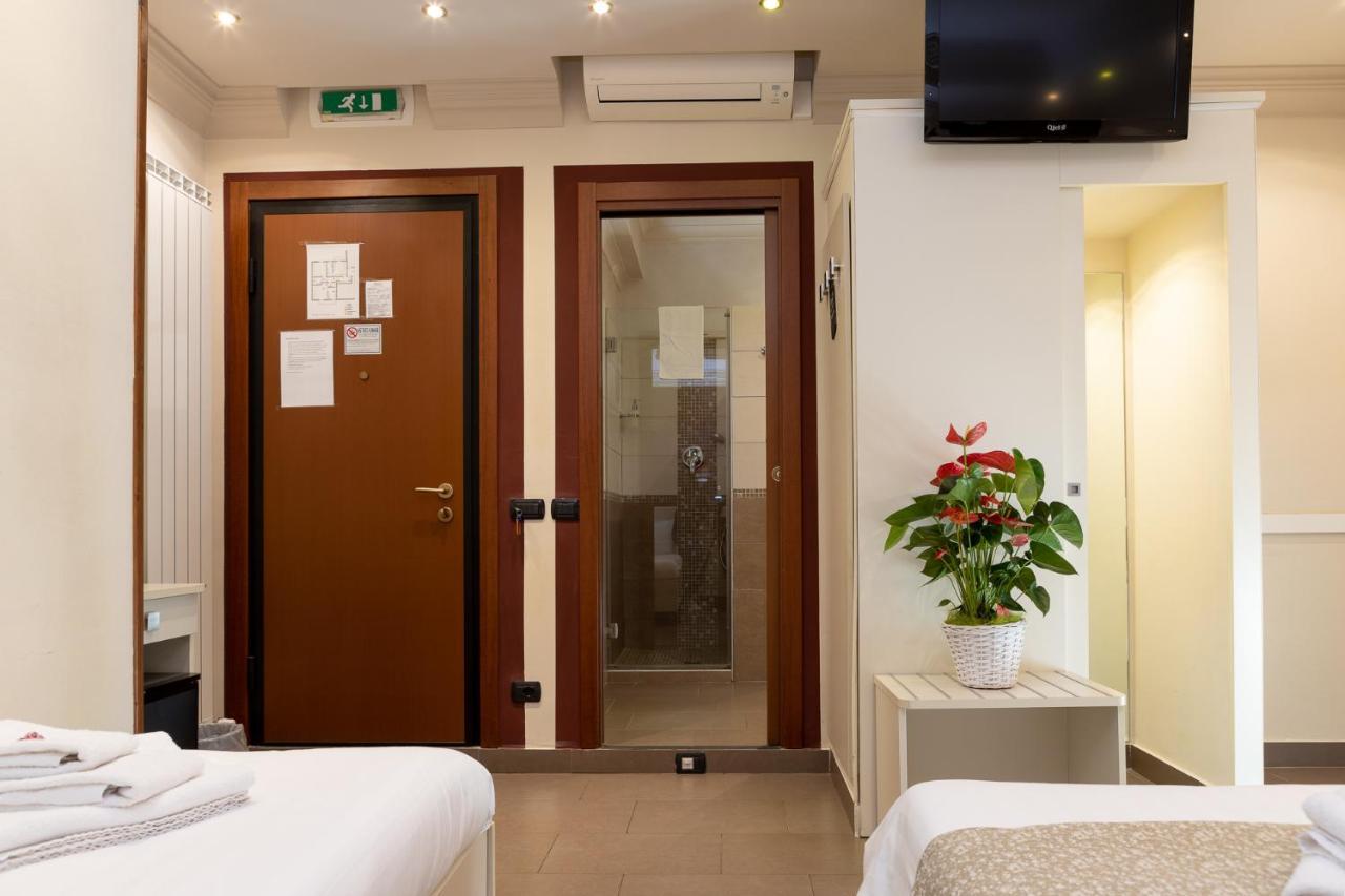Il Piccolo Piacenza Hotel Bagian luar foto