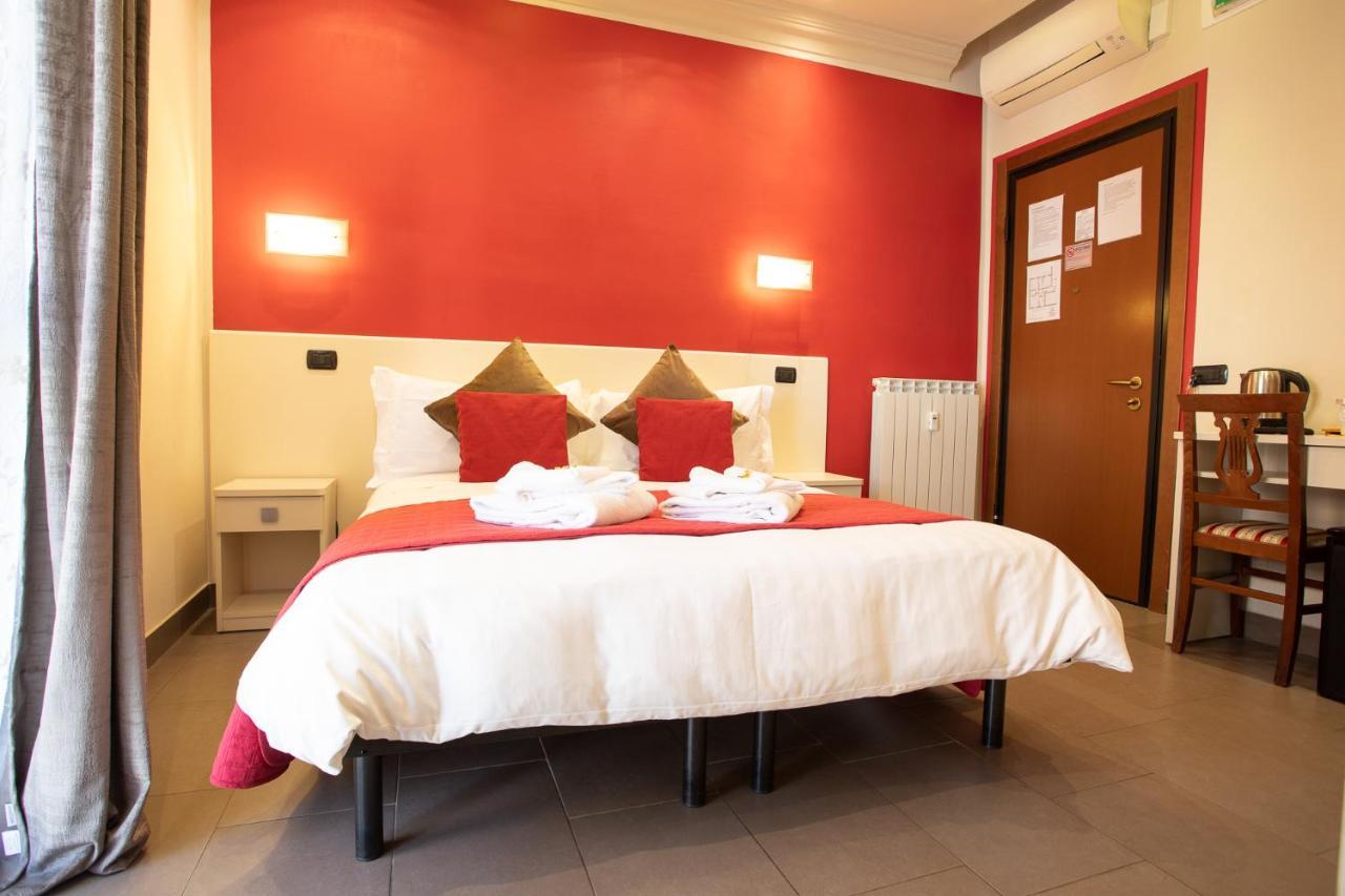 Il Piccolo Piacenza Hotel Bagian luar foto
