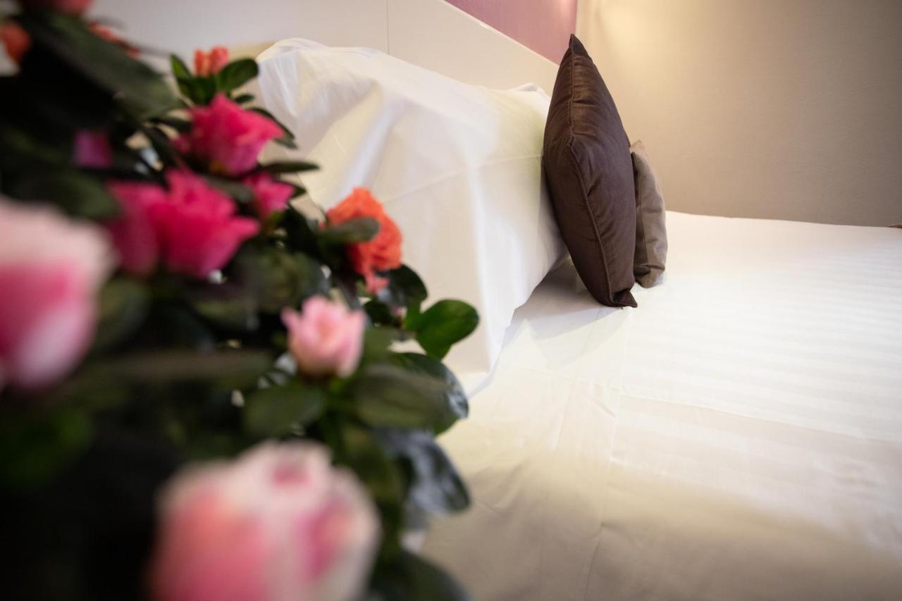 Il Piccolo Piacenza Hotel Bagian luar foto