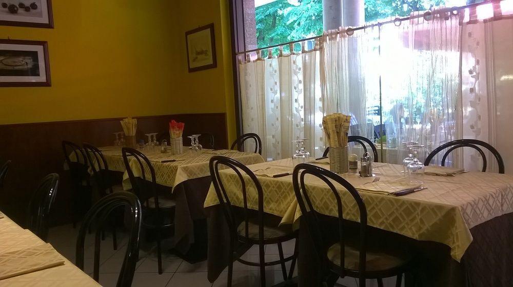 Il Piccolo Piacenza Hotel Bagian luar foto
