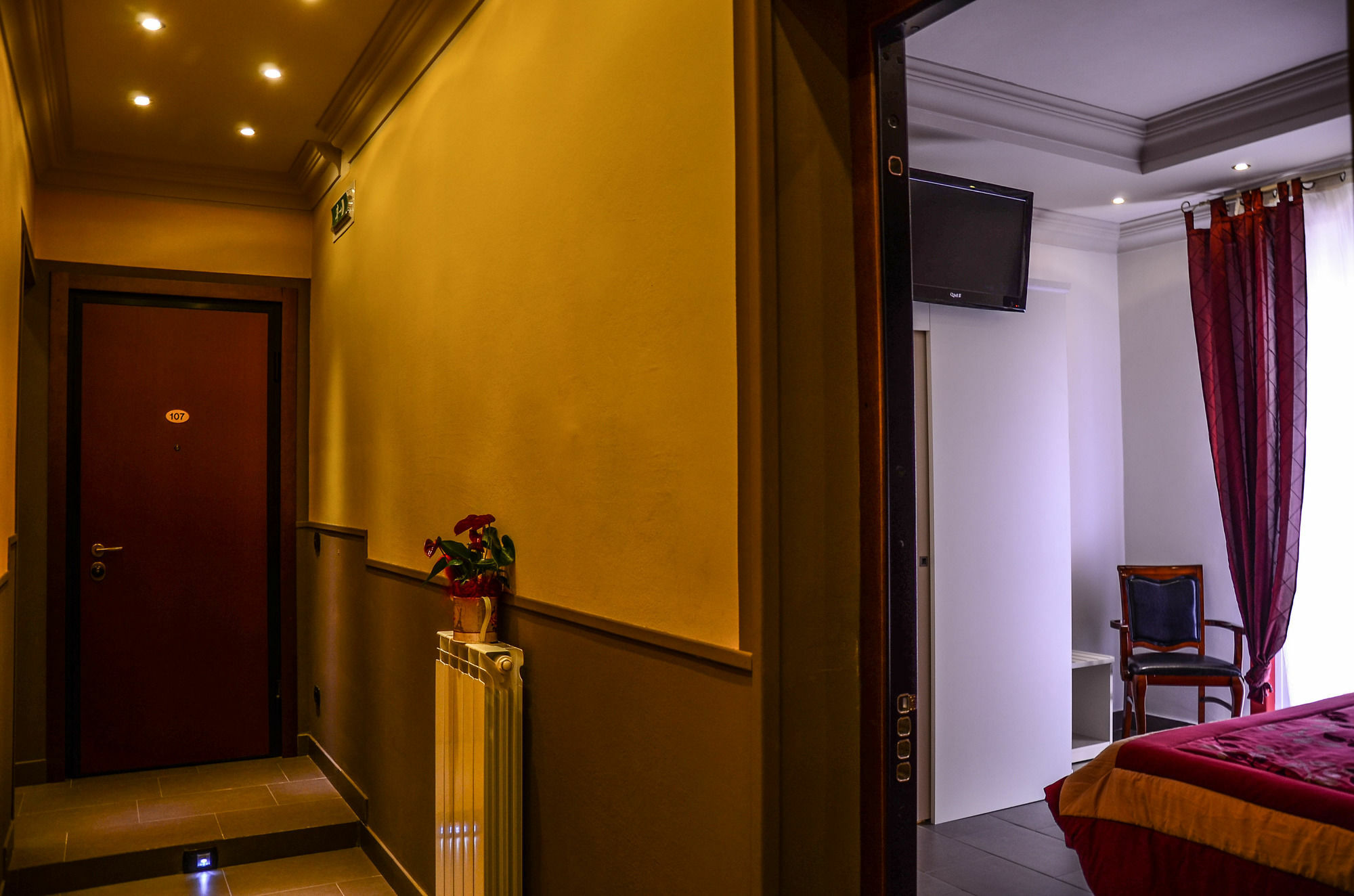 Il Piccolo Piacenza Hotel Bagian luar foto