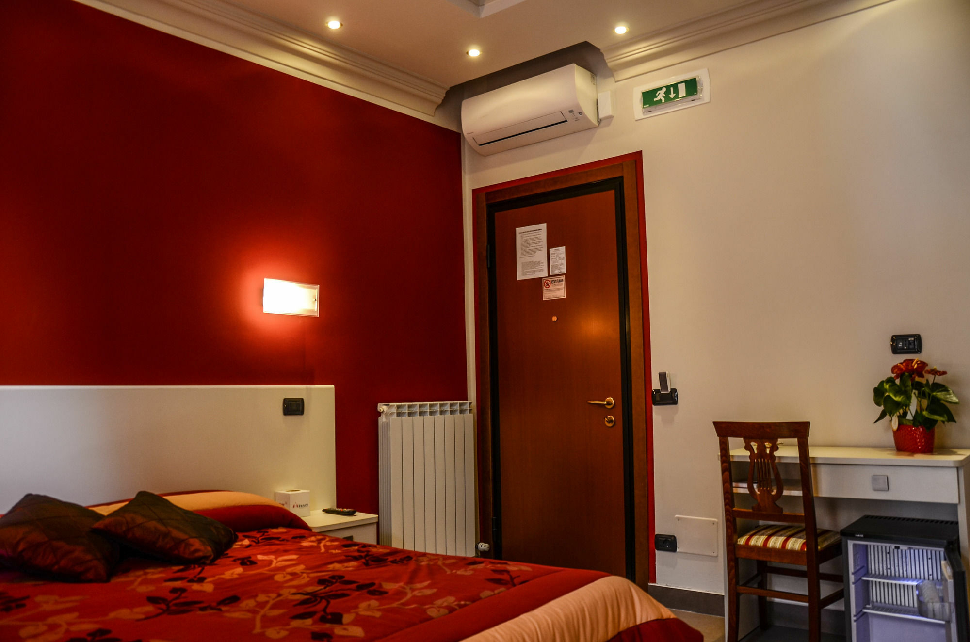 Il Piccolo Piacenza Hotel Bagian luar foto